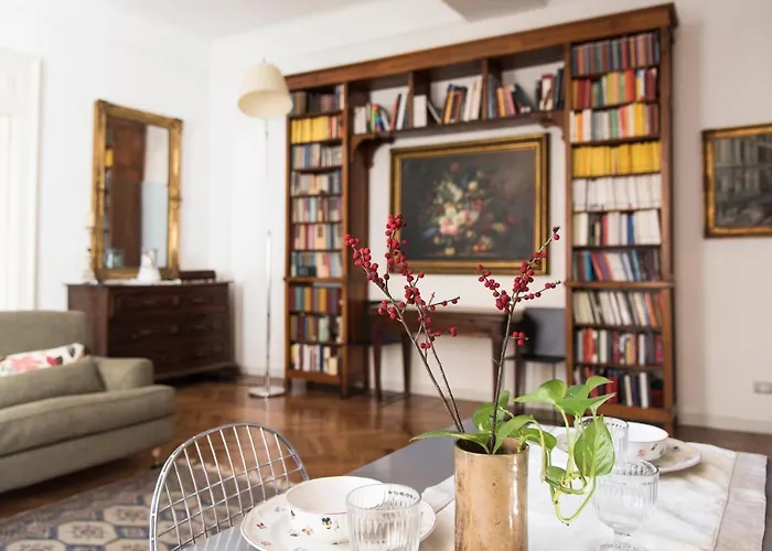Sophisticated Apt Near Duomo